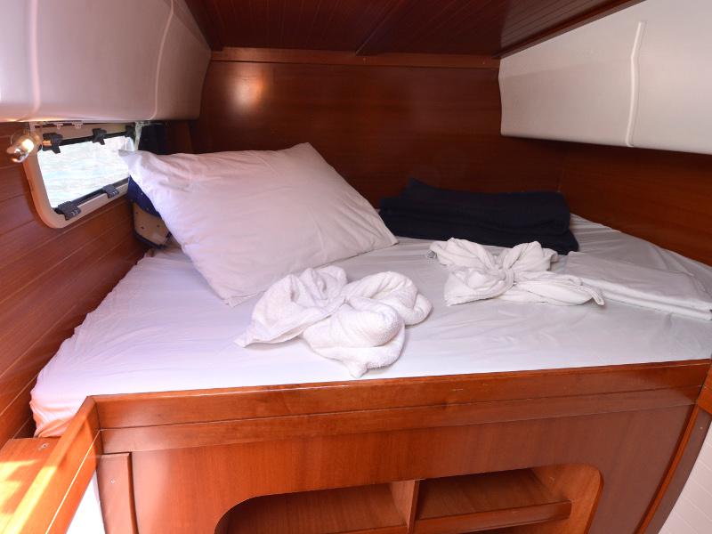 Book yachts online - catamaran - Nautitech 40 - Manuela - rent