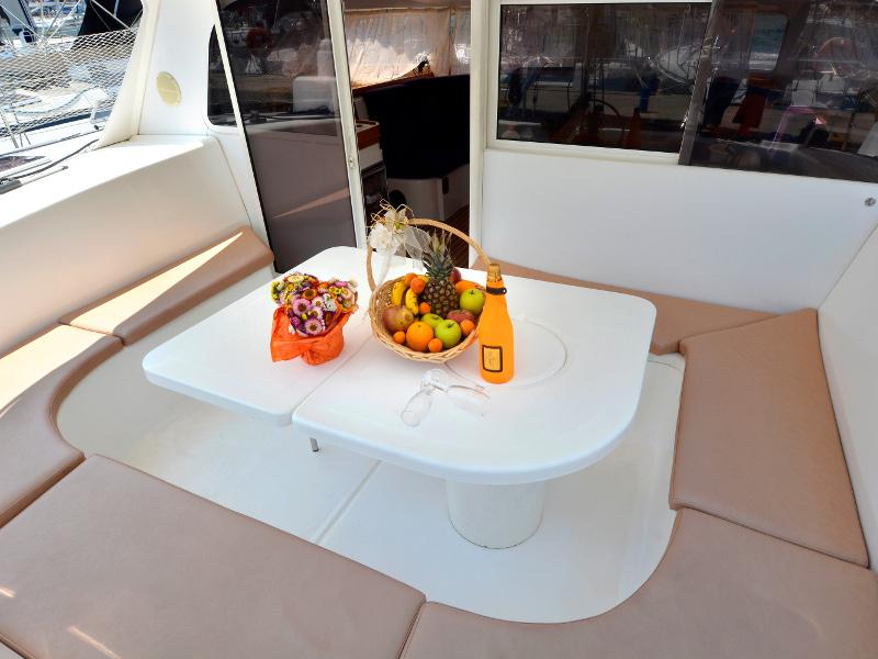 Book yachts online - catamaran - Nautitech 40 - Manuela - rent