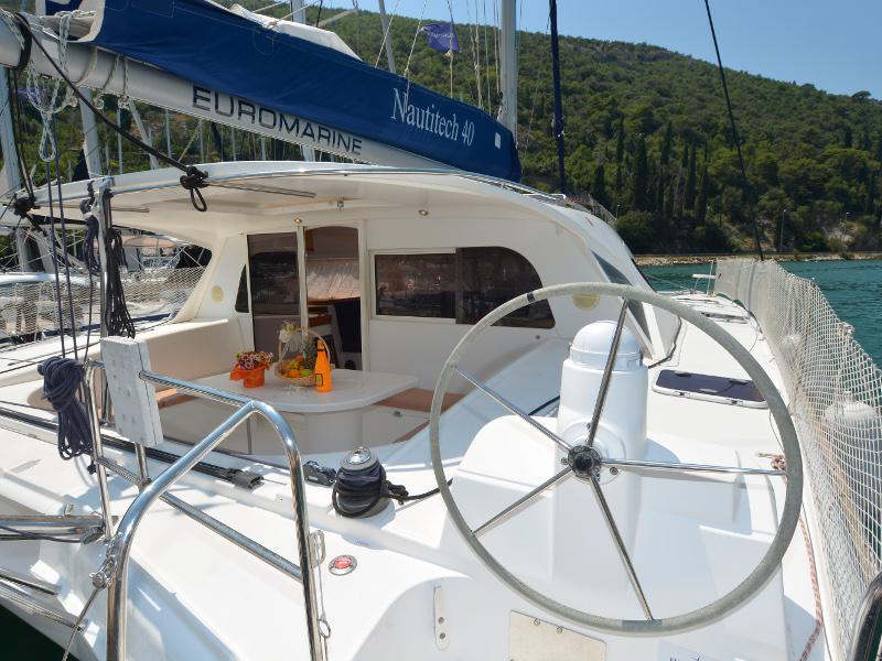 Book yachts online - catamaran - Nautitech 40 - Manuela - rent