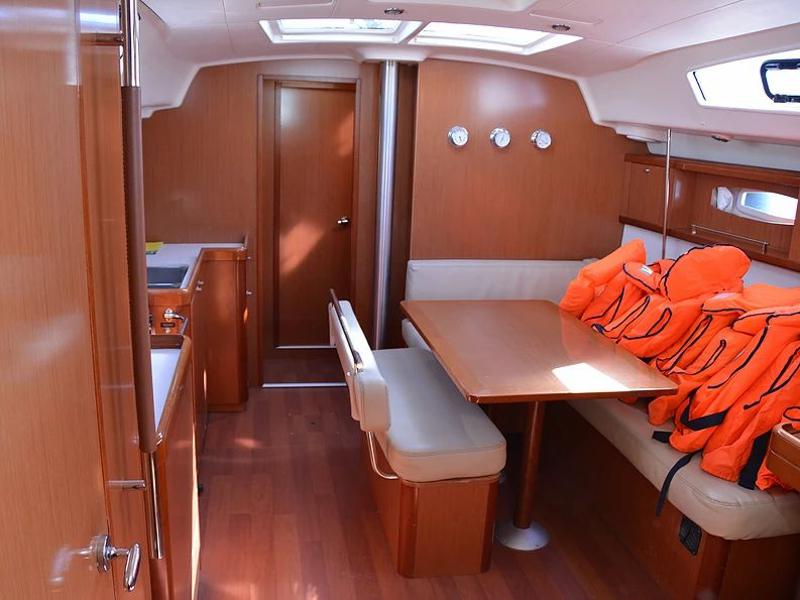 Book yachts online - sailboat - Oceanis 43 V - Valdeker II - rent