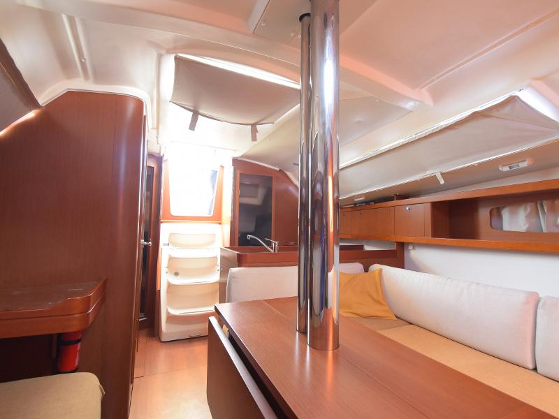 Book yachts online - sailboat - Oceanis 34 - Izar - rent