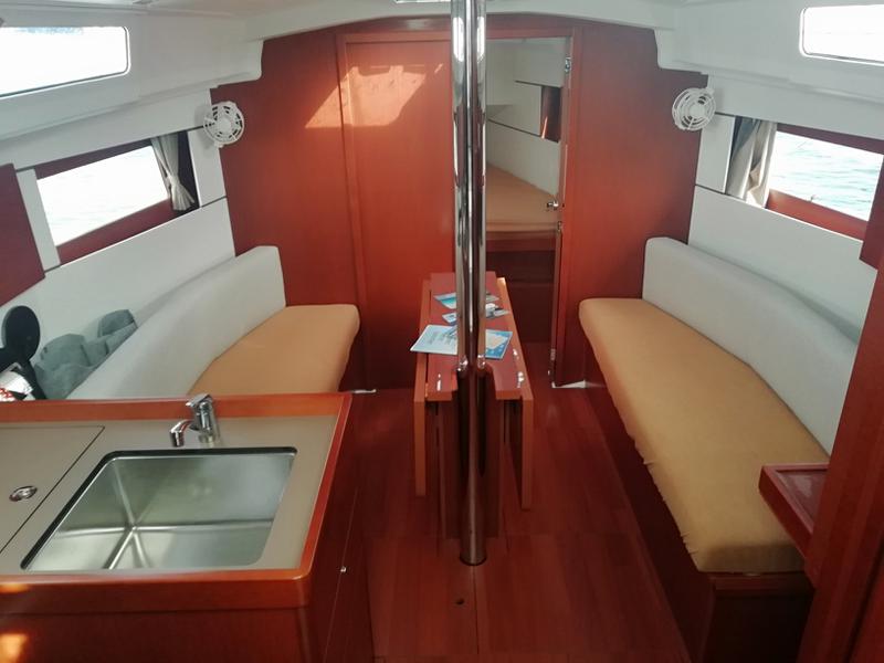 Book yachts online - sailboat - Oceanis 35.1 - Mia - rent