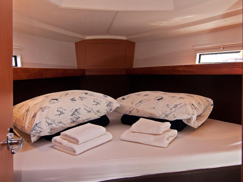 Book yachts online - sailboat - Bavaria Cruiser 37 - Goga Kiss - rent