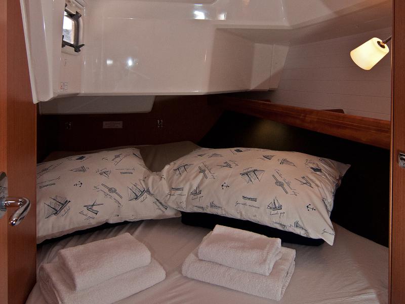 Book yachts online - sailboat - Bavaria Cruiser 37 - Goga Kiss - rent