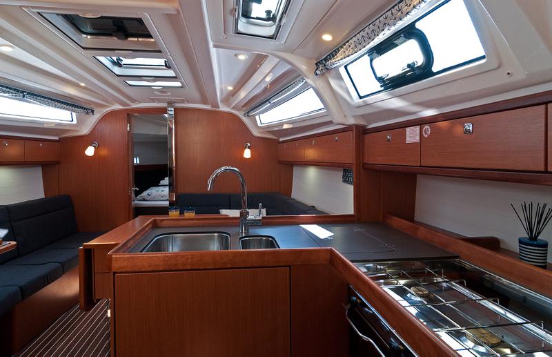 Book yachts online - sailboat - Bavaria 37 Cruiser - Adria Sun - rent
