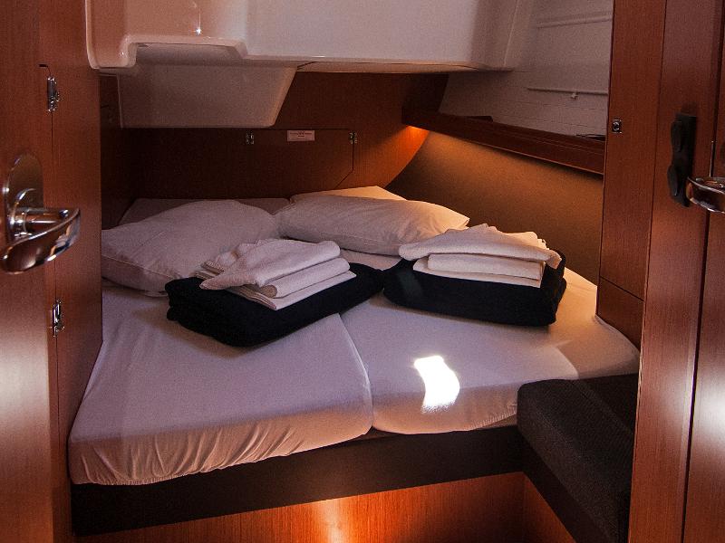 Book yachts online - sailboat - Bavaria Cruiser 51 - Adria Ivana - rent