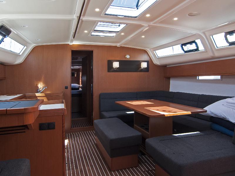 Book yachts online - sailboat - Bavaria Cruiser 51 - Adria Ivana - rent