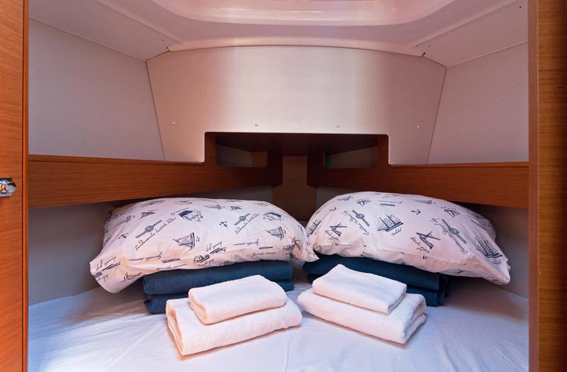 Book yachts online - sailboat - Sun Odyssey 33i - Kiki Kiss - rent