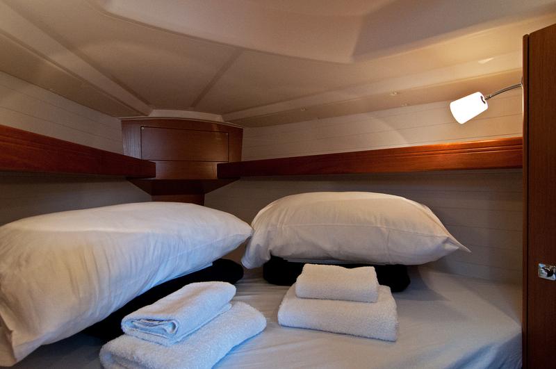 Book yachts online - sailboat - Bavaria Cruiser 34 - Adria Maša - rent