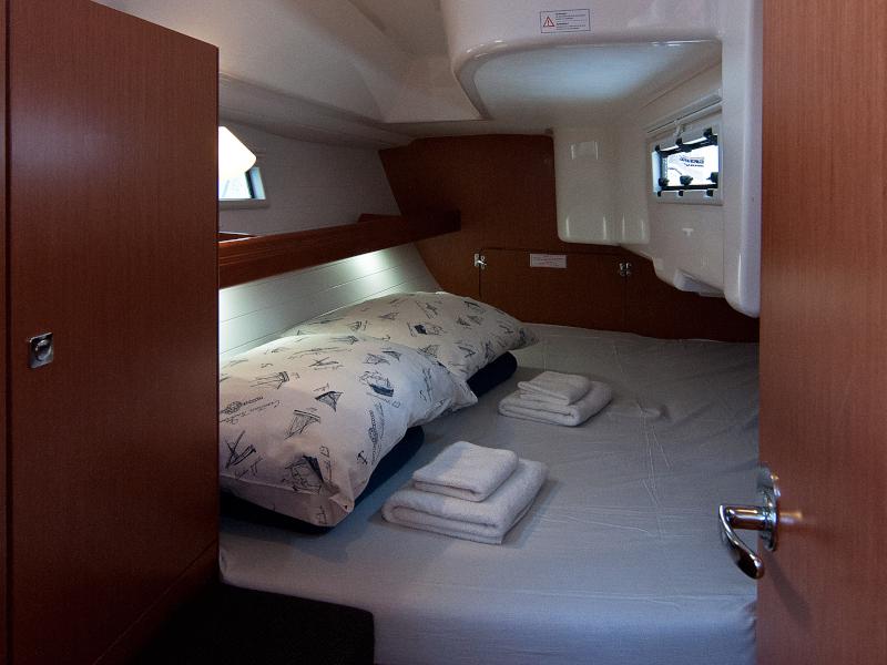 Book yachts online - sailboat - Bavaria Cruiser 33 - Adria Breeze - rent