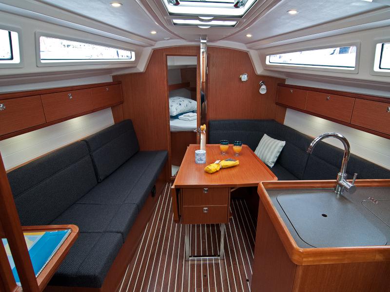 Book yachts online - sailboat - Bavaria Cruiser 33 - Adria Breeze - rent