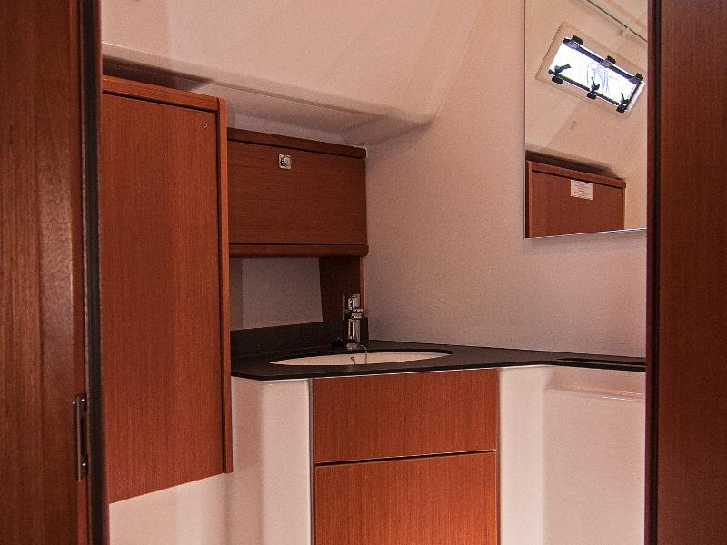 Book yachts online - sailboat - Bavaria Cruiser 46 - Adria Mimi - rent