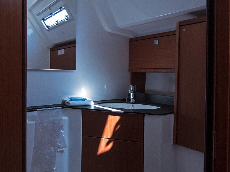 Book yachts online - sailboat - Bavaria Cruiser 46 - Adria Kristina - rent