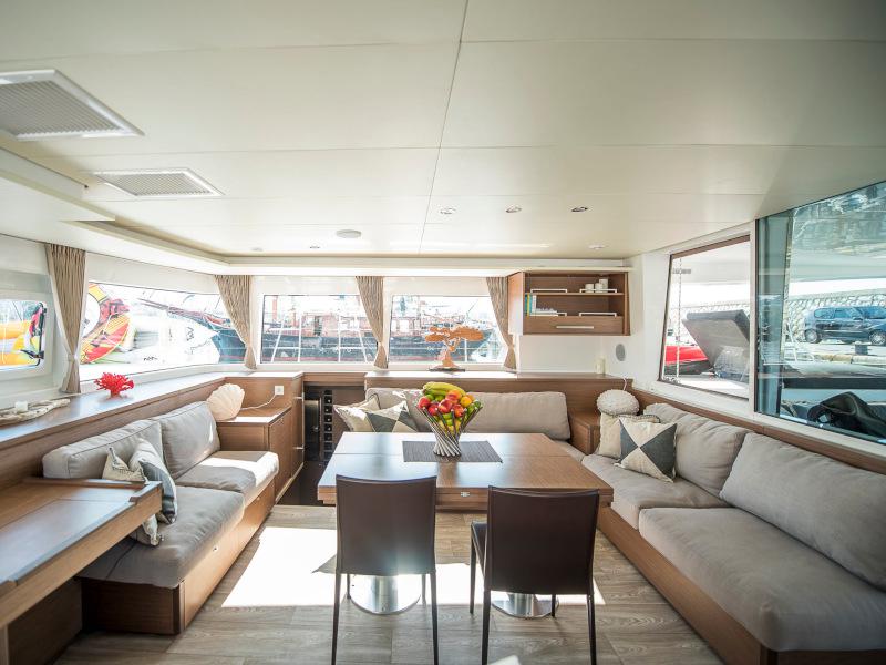 Book yachts online - catamaran - Lagoon 560 S2 - Boom - rent