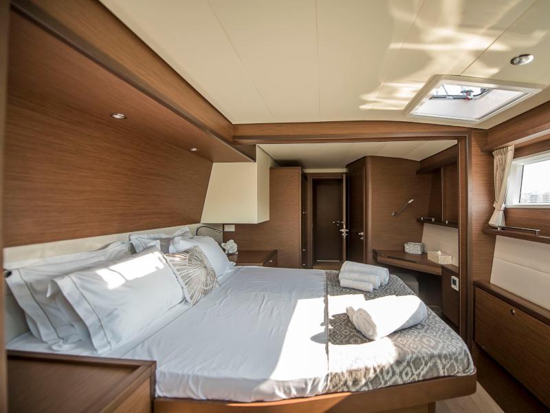Book yachts online - catamaran - Lagoon 560 S2 - Boom - rent