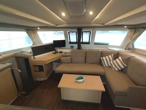 Book yachts online - catamaran - Lucia 40 - E Varka - rent