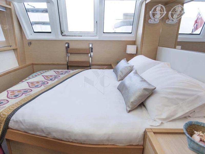 Book yachts online - catamaran - Lagoon 62 - 5 cabin version - Phantom - rent
