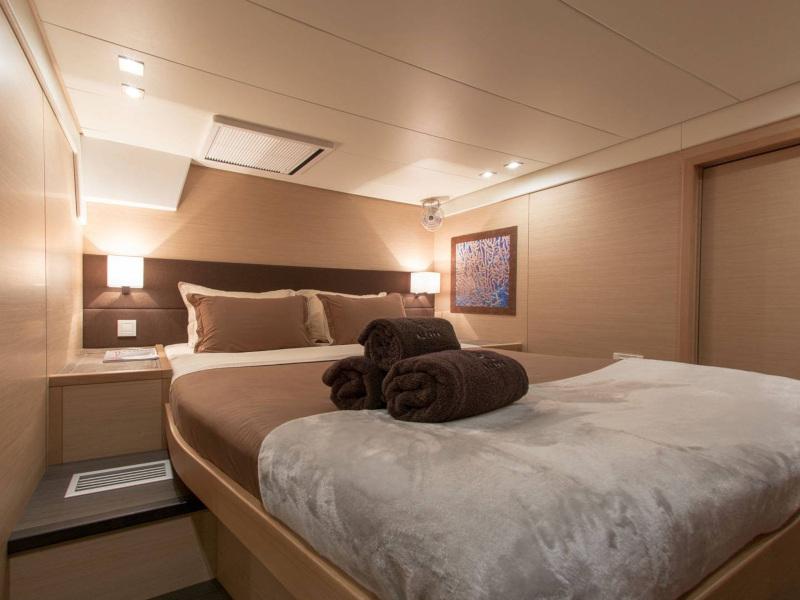 Book yachts online - catamaran - Lagoon 560 S2 - Alyssa - rent