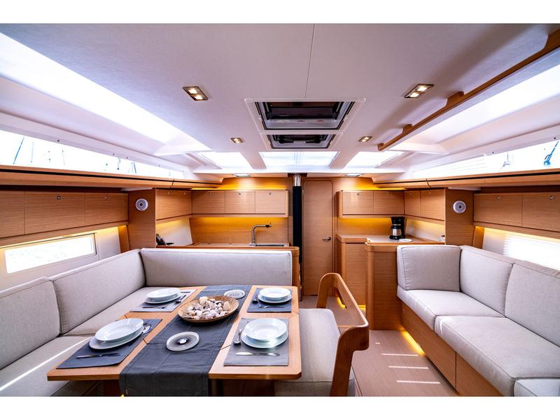 Book yachts online - sailboat - Dufour 520 Grand Large - Blue Moon - rent