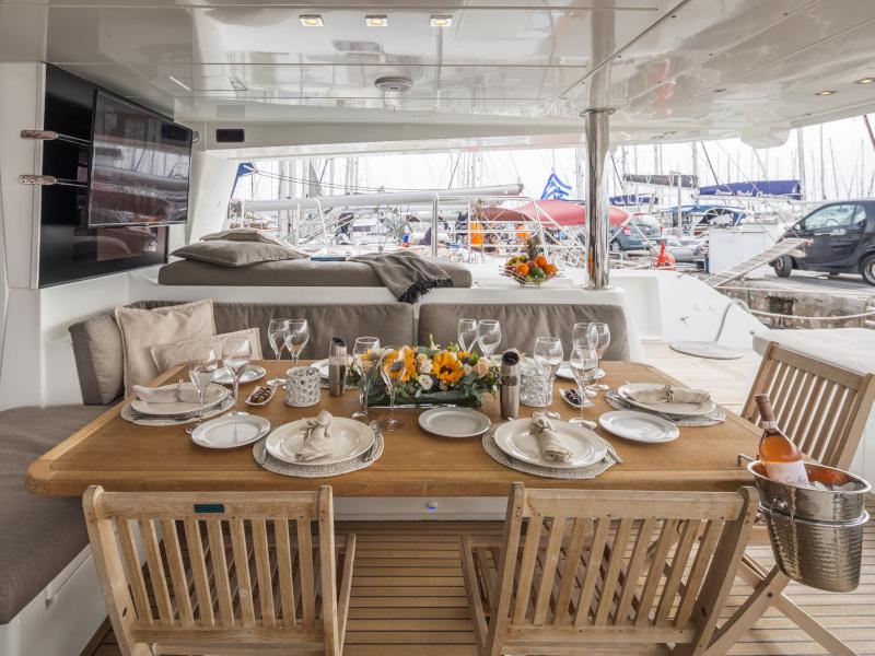 Book yachts online - catamaran - Lagoon 62 - 5 cabin version - Selene - rent