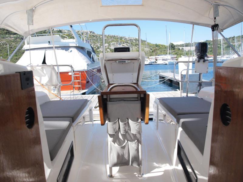 Book yachts online - sailboat - Bavaria 36 - Sea Wolf - rent