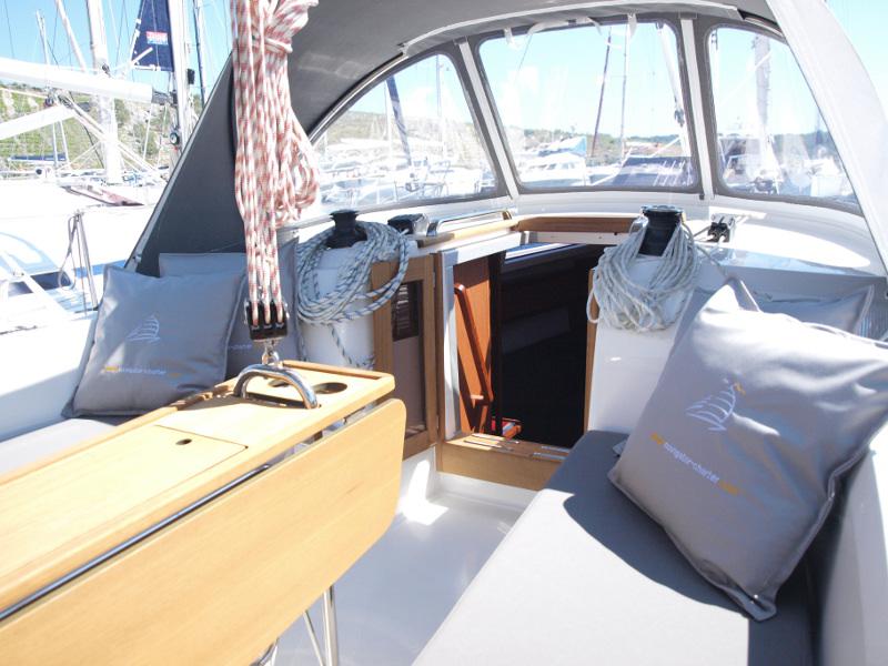 Book yachts online - sailboat - Bavaria Cruiser 33 - Sea Lion - rent