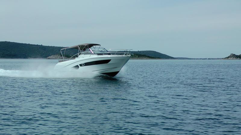 Book yachts online - motorboat - Jeanneau Cap Camarat 10.5 WA - Jeanneau Cap Camarat 10.5 WA - rent