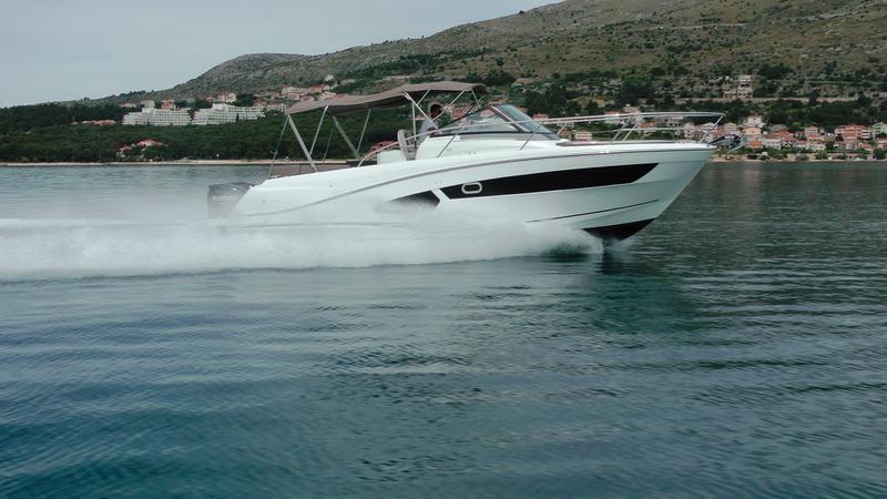 Book yachts online - motorboat - Jeanneau Cap Camarat 10.5 WA - Jeanneau Cap Camarat 10.5 WA - rent