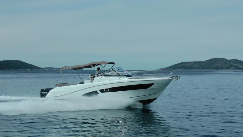 Book yachts online - motorboat - Jeanneau Cap Camarat 10.5 WA - Jeanneau Cap Camarat 10.5 WA - rent