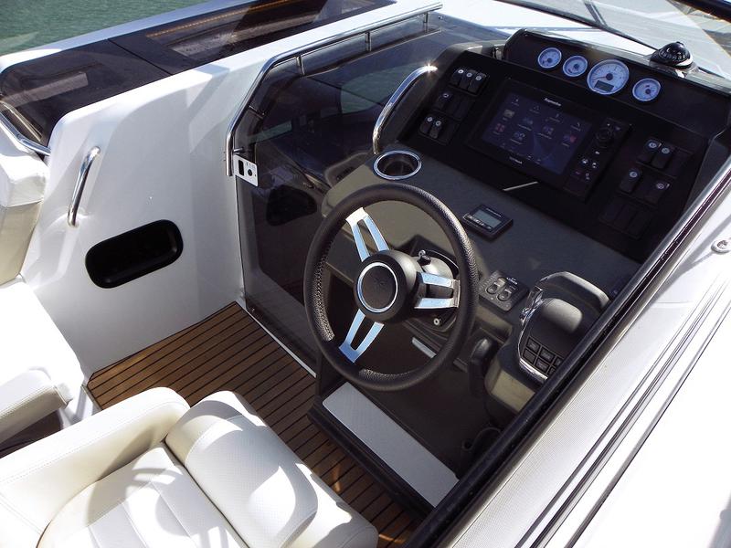 Book yachts online - motorboat - Jeanneau Leader 30 - Jeanneau Leader 30 (2018) - rent