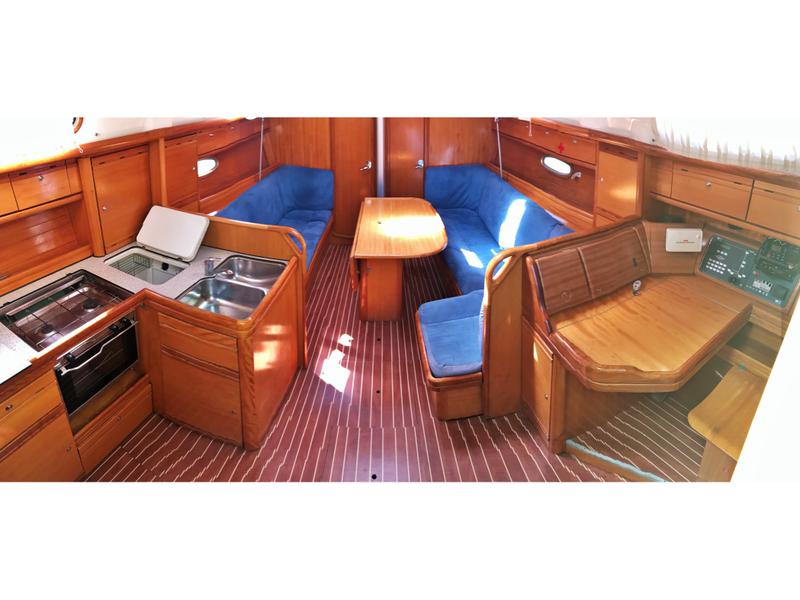 Book yachts online - sailboat - Bavaria 37 Cruiser - Bacaroo - rent