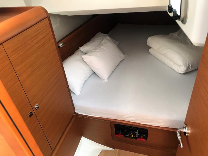 Book yachts online - sailboat - Sun Odyssey 449 - Hallyday - rent