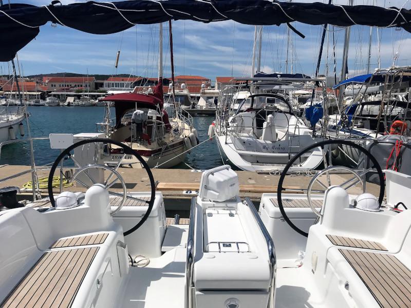 Book yachts online - sailboat - Sun Odyssey 449 - Hallyday - rent