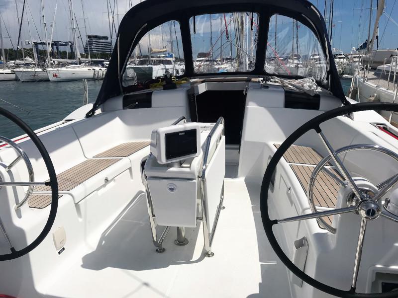 Book yachts online - sailboat - Sun Odyssey 449 - Hallyday - rent