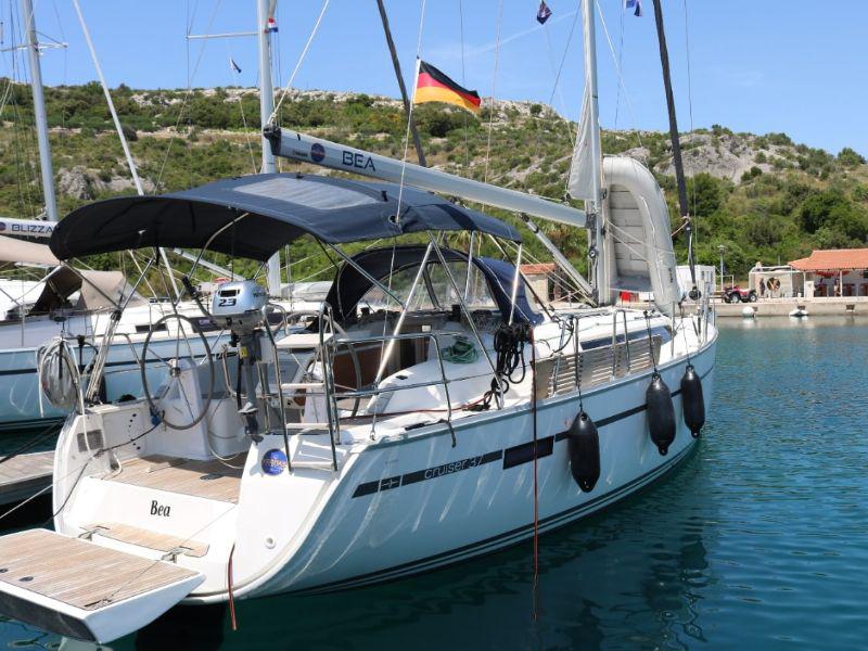 Book yachts online - sailboat - Bavaria Cruiser 37 - Bea - rent