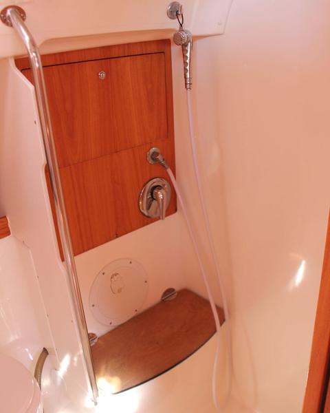 Book yachts online - sailboat - Bavaria 46 Cruiser Veritas edition - jono - rent