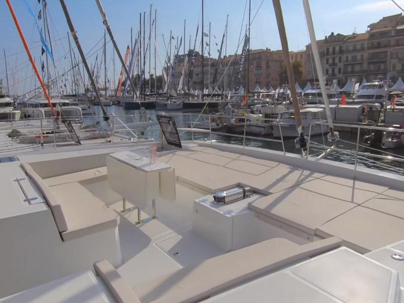 Book yachts online - catamaran - Bali 5.4. - License to chill - rent
