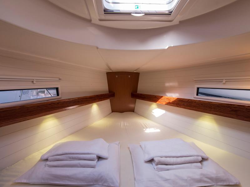 Book yachts online - sailboat - Bavaria 40 Cruiser - Poseidonia - rent