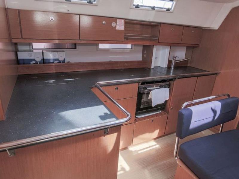 Book yachts online - sailboat - Bavaria 45 Cruiser - Kristina of Sweden - rent