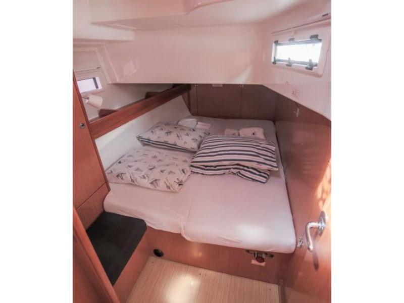 Book yachts online - sailboat - Bavaria 45 Cruiser - Kristina of Sweden - rent