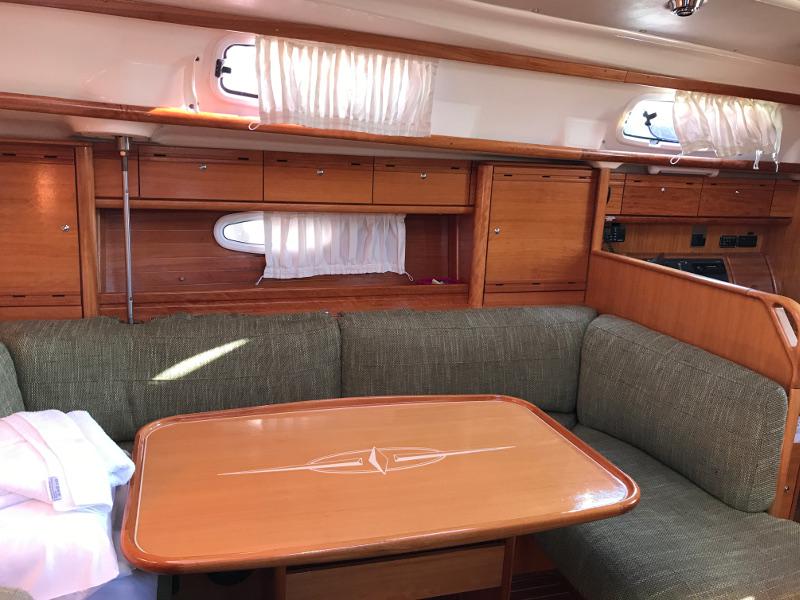 Book yachts online - sailboat - Bavaria 42 Cruiser - Shiraz - rent