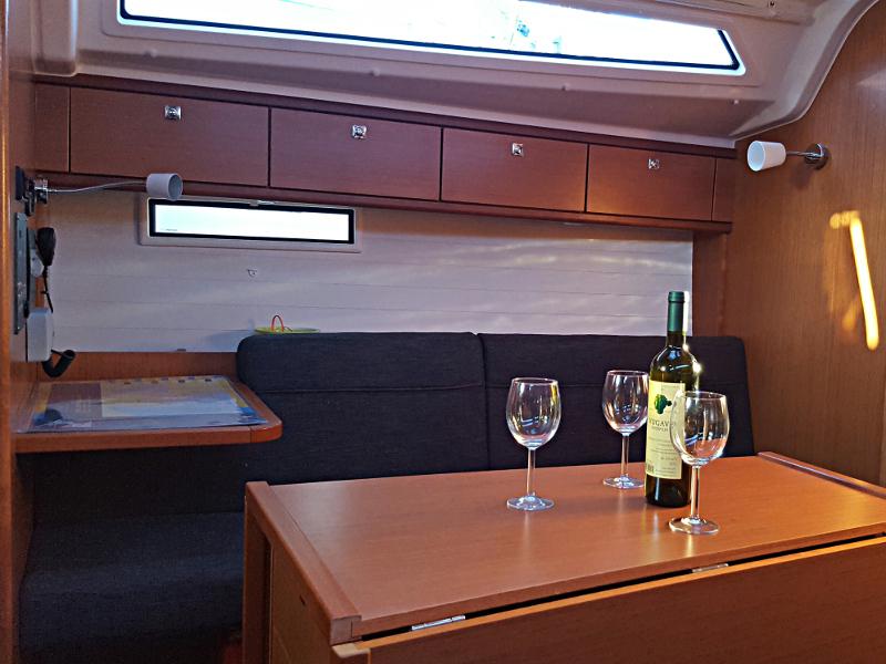 Book yachts online - sailboat - Bavaria Cruiser 37 - Maci - rent