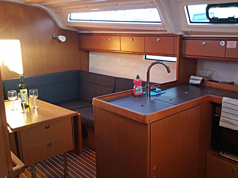 Book yachts online - sailboat - Bavaria Cruiser 37 - Maci - rent