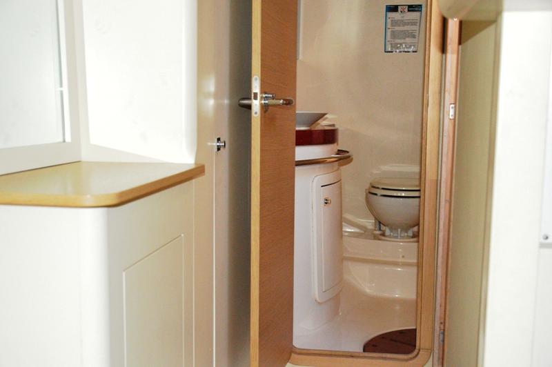 Book yachts online - motorboat - Sessa C35 - 1116 VD - rent