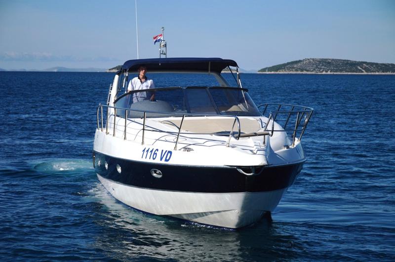 Book yachts online - motorboat - Sessa C35 - 1116 VD - rent