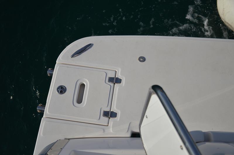 Book yachts online - motorboat - Regal Commodore 2860 - 1115 VD - rent