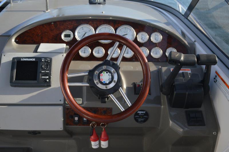 Book yachts online - motorboat - Regal Commodore 2860 - 1115 VD - rent