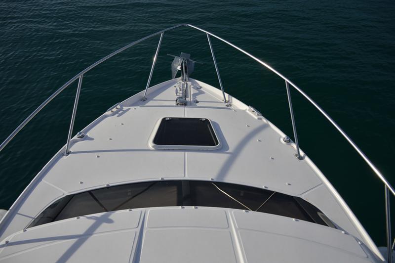 Book yachts online - motorboat - Regal Commodore 2860 - 1115 VD - rent