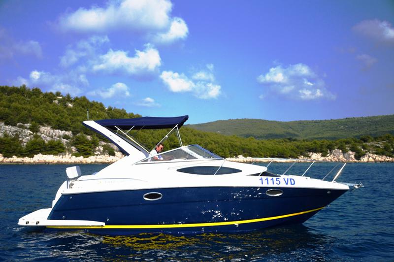 Book yachts online - motorboat - Regal Commodore 2860 - 1115 VD - rent