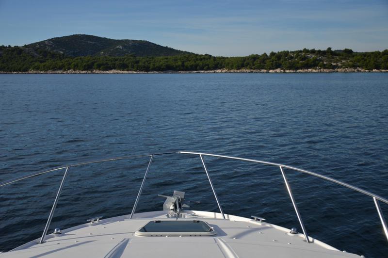Book yachts online - motorboat - Regal Commodore 2860 - 1115 VD - rent